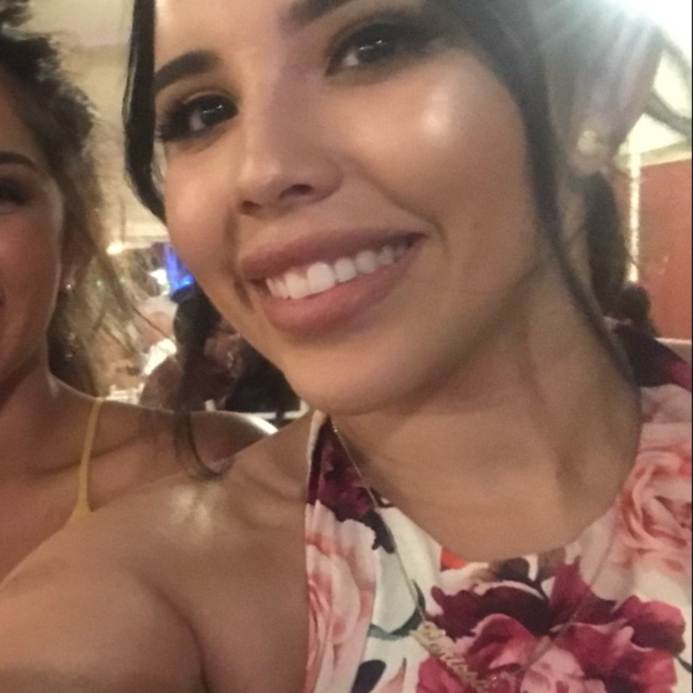 Meet your Posher, Larissa